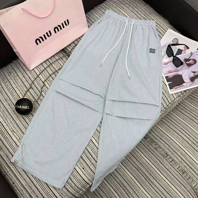 强烈推荐 25年早春夏系列 Miu*新款条纹松紧腰阔腿裤 抽绳裤脚设计 刺绣字母点缀 Sml