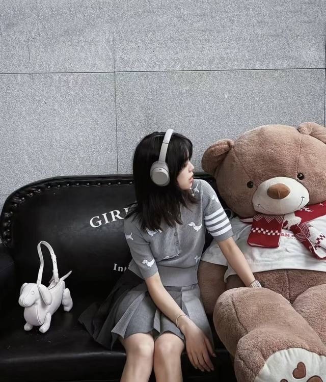 P]新款[P]！最新Tb 25New 人丝小狗提花针织Polo上衣。颜色：白、灰。尺码：Sml。 。