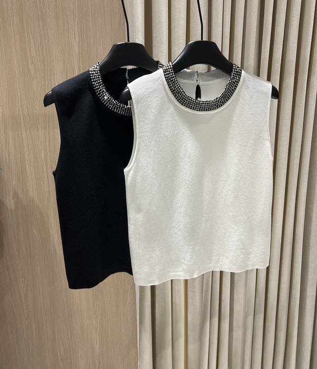 Dior 水钻装饰圆领无袖针织背心Dior Sleeveless Knit Top With Crystal Embellished Collar