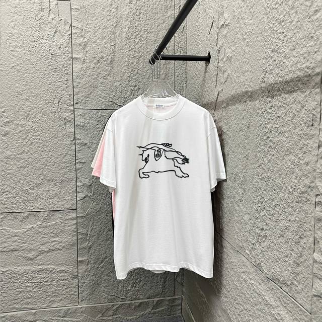 Bbr 巴宝*莉 2025春夏款 经典简约战马造型 立体厚板硅胶工艺 个性Logo 定制双纱平纹纯棉面料 短袖T恤 男女同款 颜色：黑色 白色 尺码： S 90