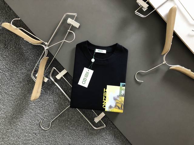 Kenzo 最新款印花短袖，高品质专柜原单短袖，顶级制作工艺进口面料，专柜款优质胶印印花设计，采用进口高端订制260克双纱面料，进口丝线手感一流！专柜在售！码数