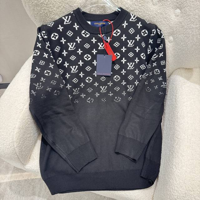 Louis Vuitton 路易威登 秋冬新款Se Monogram 渐变圆领衫 满身渐变 领子锁链底全包边 高档 圆领针织衫 简约又不失风格的复古 原版定制高