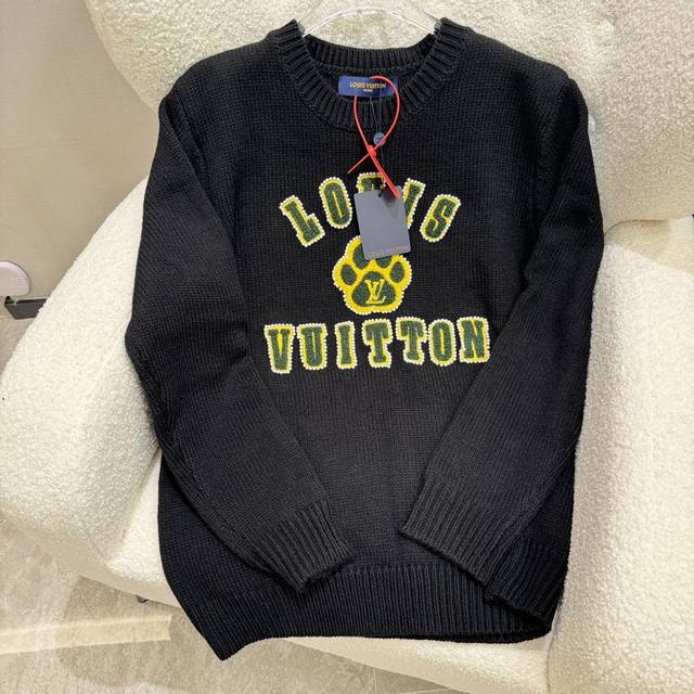 Louis Vuitton路易威登 秋冬新款针织套头衫 搭配重工高端个性Logo刺绣工艺 Logo围满一圈珍珠 人工手工制作而成 设计独特 做工细致完美高端定制