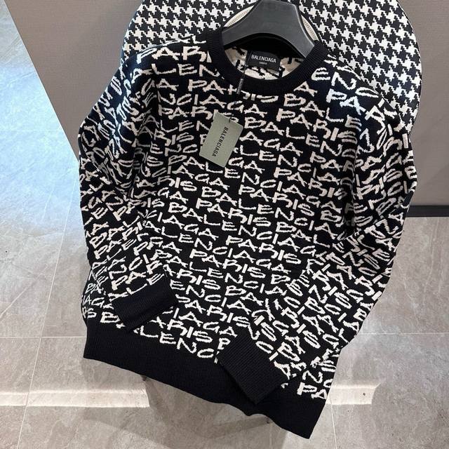 Balenciaga巴黎世家 巴黎满印提花圆领毛衣 原13,500购入 定染纱线80%山羊绒20%羊毛混纺三纱加捻成股 提花部分纱线多种颜色纺织而成 采用进口德