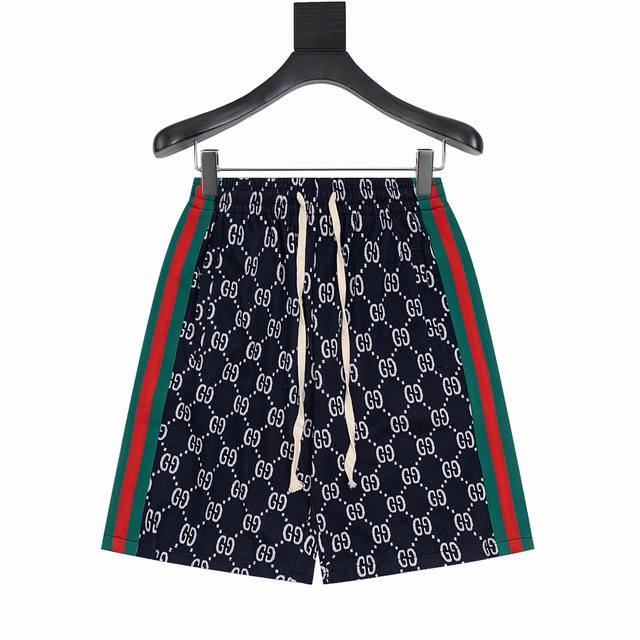 Gucci古驰 经典满印提花短裤 原版定制纯棉提花面料口袋手工定位栽片所有字母是横竖都对齐 套装拉链头是重工特定拉丝电镀Logo 成本特贵 裤头内里全部包边车位