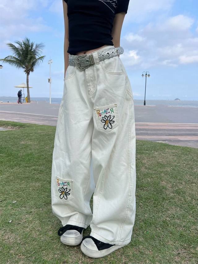 款号Xk3374 美式复古小雏菊复古美式阔腿牛仔裤男女休闲设计感Vintage长裤子潮，面料定制经过一流的高工艺水洗 ，质地紧密 色泽均匀 纹理清晰，上身非常舒