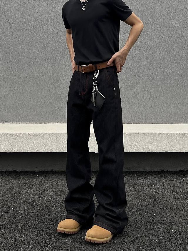 款号Xk3370 美式老钱风红边黑色原牛微喇牛仔裤男女款直筒修身Cleanfit裤子，面料定制经过一流的高工艺水洗 ，质地紧密 色泽均匀 纹理清晰，上身非常舒适