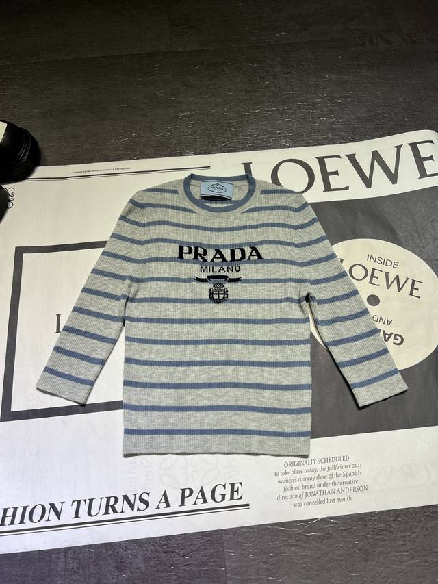 Pp Prad**普拉达 新款女士条纹短款七分袖针织衫出货啦，高端版本，定制纱线，百搭不挑人，现货Sml