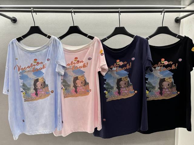 2680 Spring And Summer ！Selala*Gu &Hello Kitty 一字肩T恤， 卡通图案减龄，搭配一字肩小性感， 童趣又不失时尚！