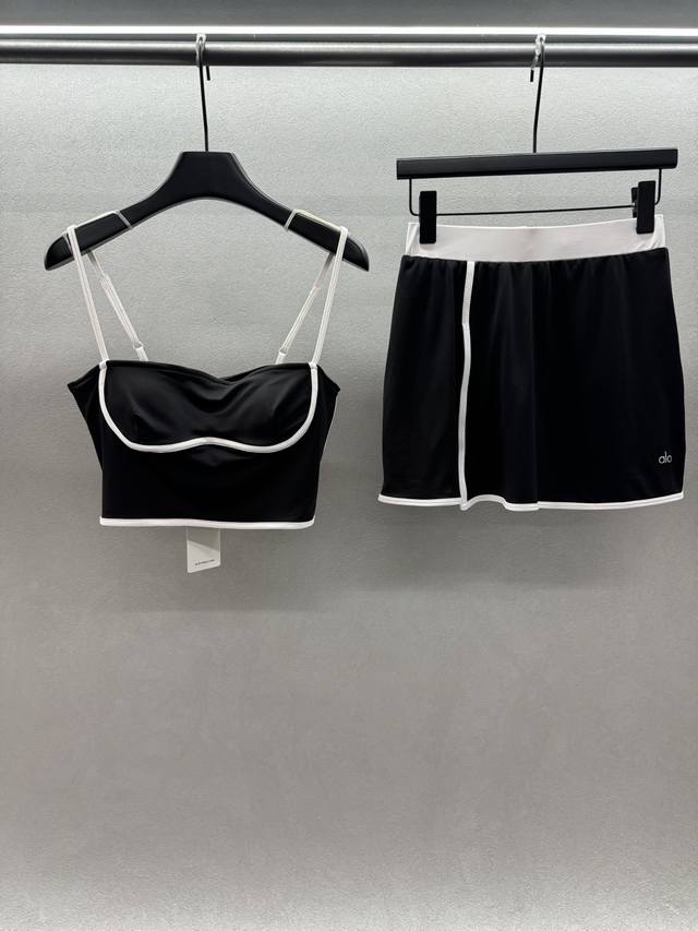 2680 Spring And Summer ！Al*O，休闲运动套装， 上衣配防震定型可拆胸贴， 下裙配防走光内裤， 时尚运动流线，健身户外运动必备！ 两色，