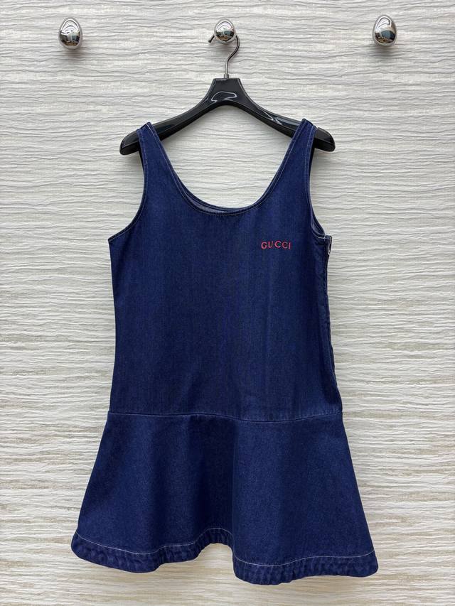 G家 25新品 鱼尾无袖牛仔背心裙 定制棉牛仔材质 酵素水洗工艺 柔软舒适时尚减龄 上身超舒适 上身时髦又气质减龄 甜酷清爽兼备 潮流辣妹必备单 Sml