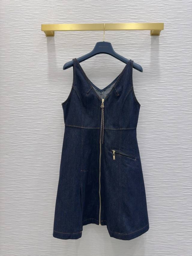 Louis Vuitto*2025Ss新款 一系列出品 高版出品~超时髦新款丹宁牛仔 个性色调上身又酷又飒爽 纹理细腻，棉感自然，既有筋骨感又不失柔软，超级漂亮