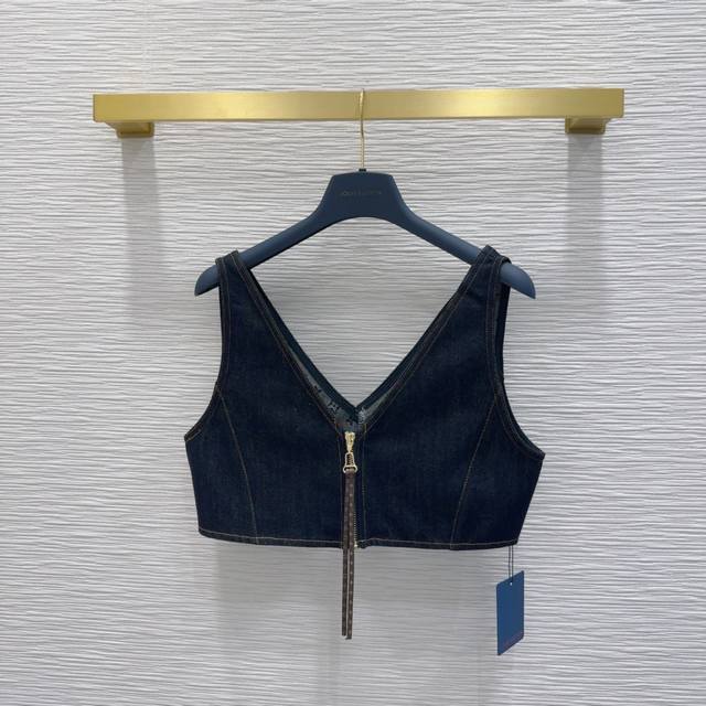 Louis Vuitto*2025Ss新款 一系列出品 高版出品~超时髦新款丹宁牛仔 个性色调上身又酷又飒爽 纹理细腻，棉感自然，既有筋骨感又不失柔软，超级漂亮