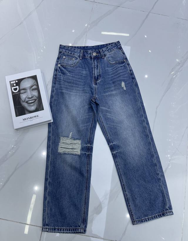 细节实拍 Am*25新品 破洞直筒九分牛仔裤 时髦感满满 巧妙分割身材比例 轻松显高 百搭单品 长度到脚踝露出最瘦的脚踝 特别藏肉 很抗造的一条牛仔裤 工艺洗水