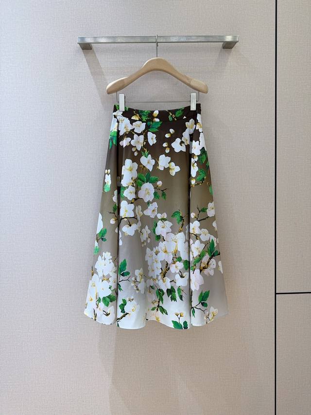 Oscar De La R*E*N*T*A2025新品 中长款高腰印花半裙，扩廷棉纯棉材质、手感柔软细腻，高腰设计、腰头隐形拉链开合，2侧设有口袋，渐变色调融合
