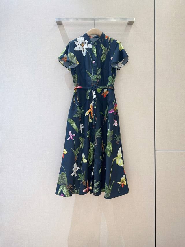 Oscar De La R*E*N*T*A 2025早春新品 舒适棉之地，以自然和花朵为核心，有机的色调，拼接荷叶边袖，立领，前片纽扣开合设计，高腰线大裙摆凸现