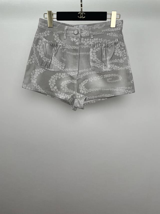 C家25Ss沙滩系列牛仔短裤 白富美必入单品！显瘦神器经典裤型上身超好看 质感柔软细腻！怀旧复古洗水 Sml 36码 38码 40码 腰 70 74 78 臀