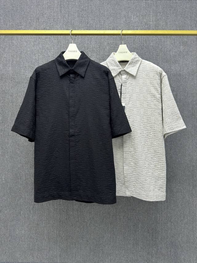 Fd-Z， ,F*Ndi 25Ss 夏季新品 亚麻双F提花短衬 主面料: 83% 亚麻, 17% 棉; 里料: 100% 棉; 口袋布: 100% 棉 全幅双F