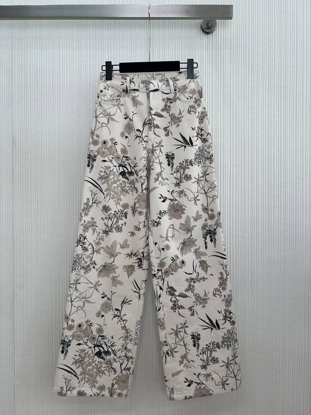 上新啦～ Dio*25春夏度假新品，清新淡雅的水墨印花牛仔长裤，多色Millefiori 图案以柔和精致的色调呈现高级原木色彰显典雅意趣！中高腰小直筒裤型超赞！