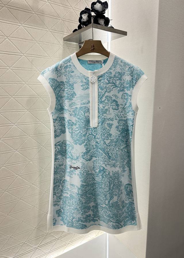 Dio* 新品上架 半开襟针织提花背心裙 定制Yb进口纱线织造 质感舒适 分量十足 背心裙版型 通体包边以白色勾勒轮廓 螺纹坑条设计优雅知性 拉链半开襟便利穿脱