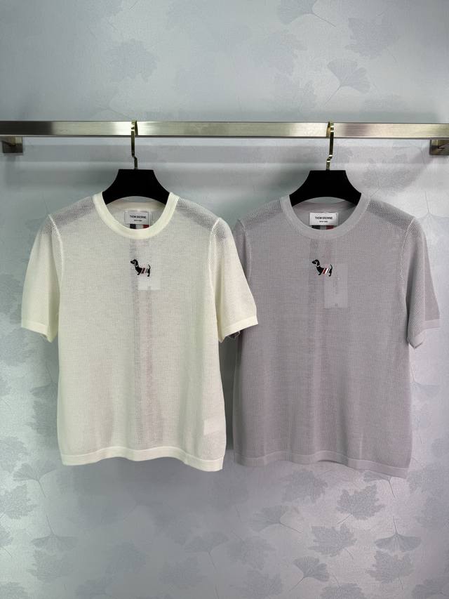 Tb*25春夏新款小狗刺绣针织短袖，衣服有小狗刺绣图案，简约大方。青春减龄百搭 经典版型随意搭都可以 2色3码Sml 。T226B