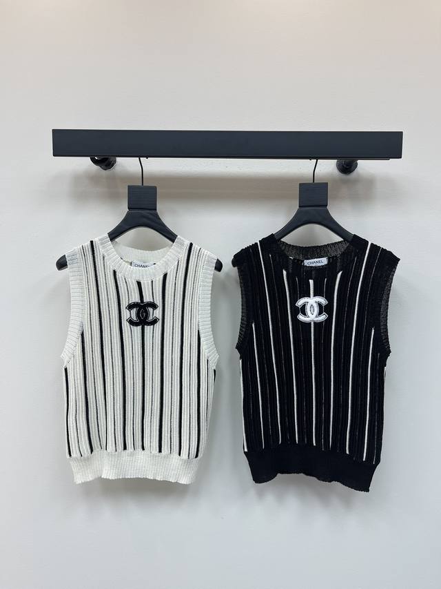 Chane*25新款条纹针织背心 经典Logo双C设计，黑白配色超百搭。面料柔软舒适，竖条纹设计显瘦又时尚。Sml Aa