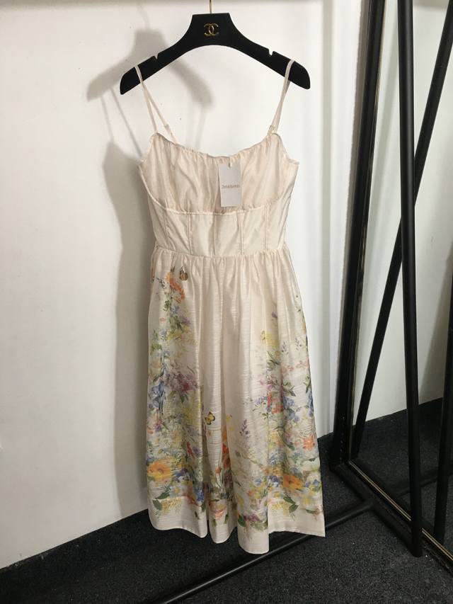 款号 2258 Zimmermann新款 彩色花朵印花清凉吊带连衣裙，米白色，黑色，S-Xl， M码；胸围80弹力，腰围68，总长108