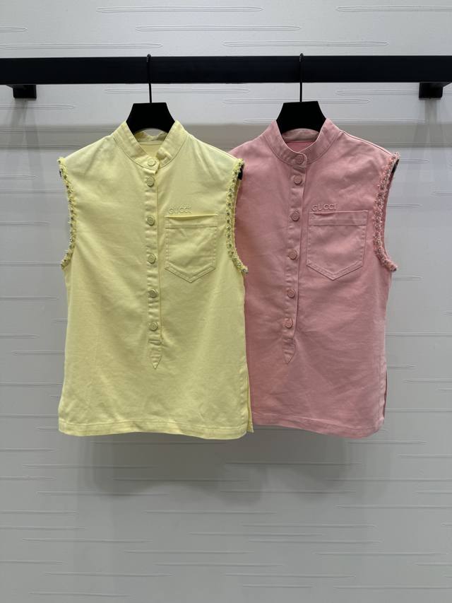 上新原单高端品质Gucc* 2025春夏新款系列！重工牛仔马甲！定制斜纹棉牛仔材质 透气性佳 柔软亲肤 牛仔无袖马甲剪裁 酵素水洗工艺处理 打造粉色黄色双色 活