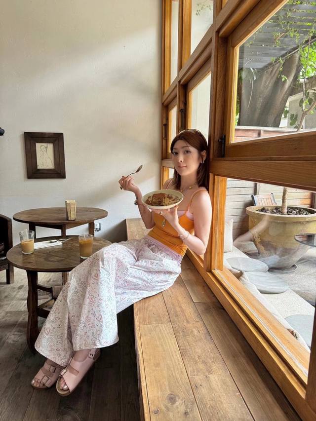 Ra2025夏季新款撞色印花长裤，轻松穿脱懒人裤，裤脚处设有抽绳，活力涂鸦点点撞色设计。Sml