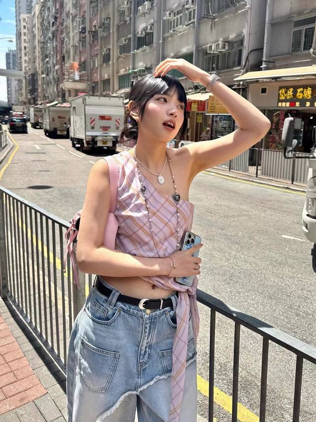 Ra 2025夏季新款飘逸下摆背心，轻盈飘逸雪纺纱面料，下摆开衩设计，内设亲肤里布。Sml