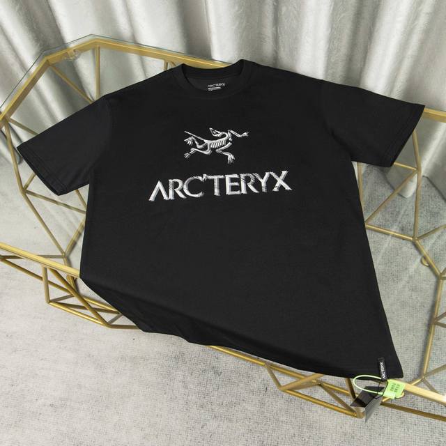 Ayc Teryx 始祖鸟] 2025Fw短袖T恤 前面小鸟字母Logo高级印花 高端32S双纱280克面料 重磅面料 定制拉架罗纹同缸同染 三标齐全 男女同款