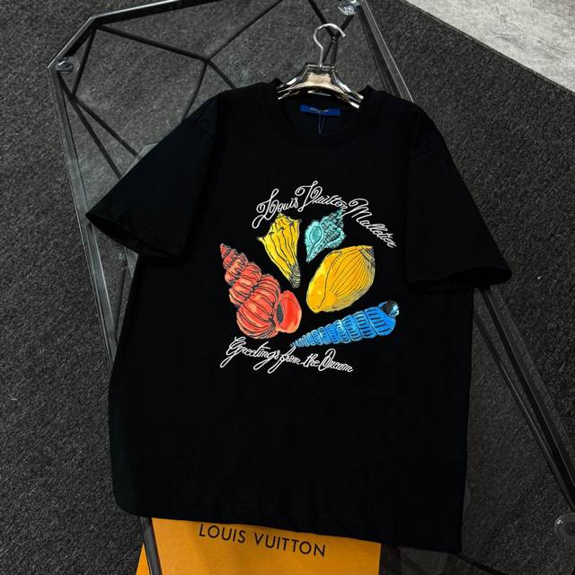 Louis Vuitton路易威登 25款高版本 面料采用300克高密度纯棉 不变形 不缩水 三标齐全 男女同款 工艺；刺绣+数码印花 颜色：白色 黑色 Siz