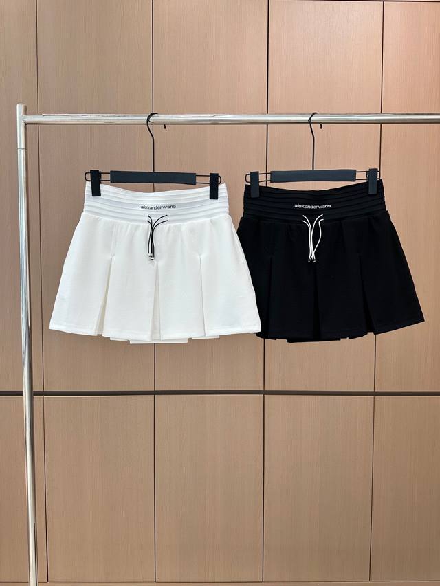 爆款现货 原单品质 设计师｜25新款休闲松紧织带裤裙 颜色百搭高级 定制松紧腰包容性好 尽显高级随意感 视觉盛宴 四季必入的百搭单品 订制面料，休闲范儿十足 女