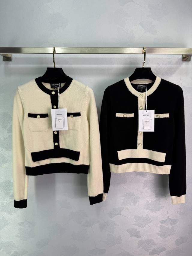 Ch*25新款小香风针织开衫，黑白撞色设计，金色纽扣点缀，超级显气质～两个口袋设计 搭配裙子裤子都很好看。2色3码Sml T226B