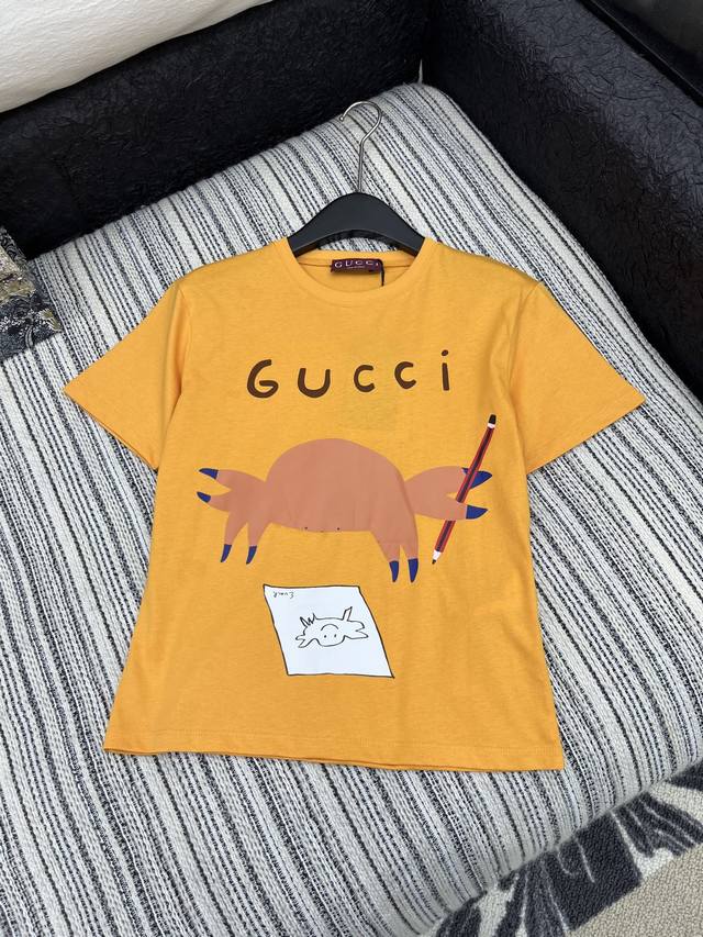 爆款现货 原单品质 Gucc*｜25限定系列新品印花短袖T恤 精致版型上身巨显瘦！ 定制最新印花 低调奢华！ 时髦精必备单品解锁所有穿搭！ 认准我家品质！经典单
