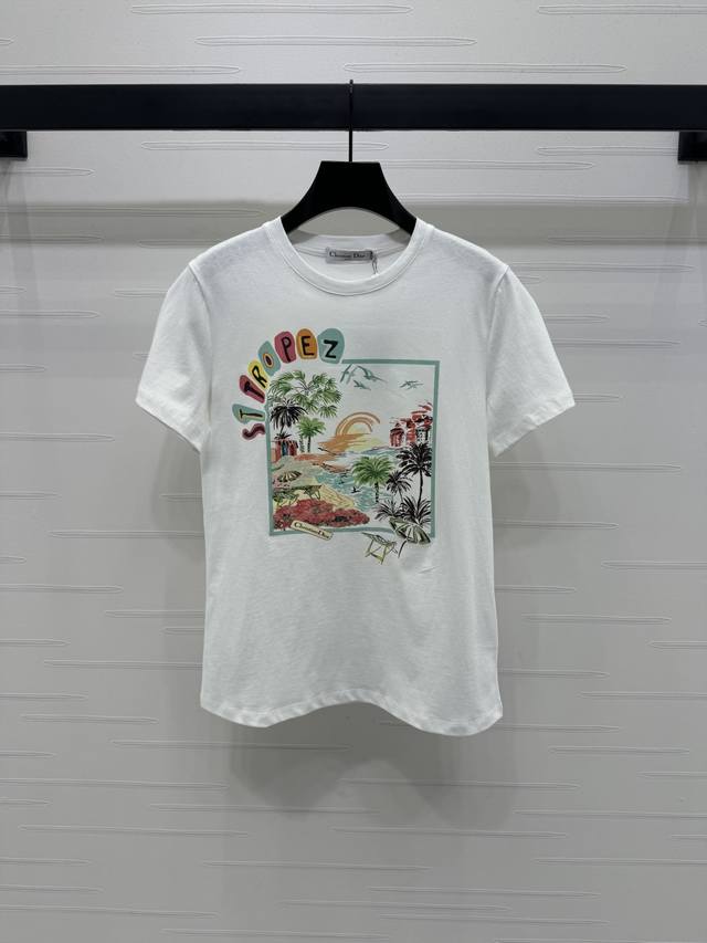 上新原单高端品质 Dio* 2025春夏新款系列！彩绘圆领印花短袖T恤！定制丝光全棉材质 透气舒适 质感十足 常规短袖T恤裁剪 采用克重纯棉制成 略带有弹力 呈