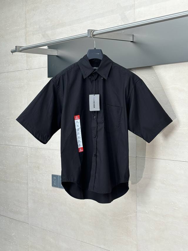 Balenciag* 巴黎Blcg 新款标签印花短袖衬衫 定制Yb面料，手感顺滑，上身舒适 前幅饰有标签印花，设计感十足 前幅胸前口袋，稳固排扣设计 衣橱必备单