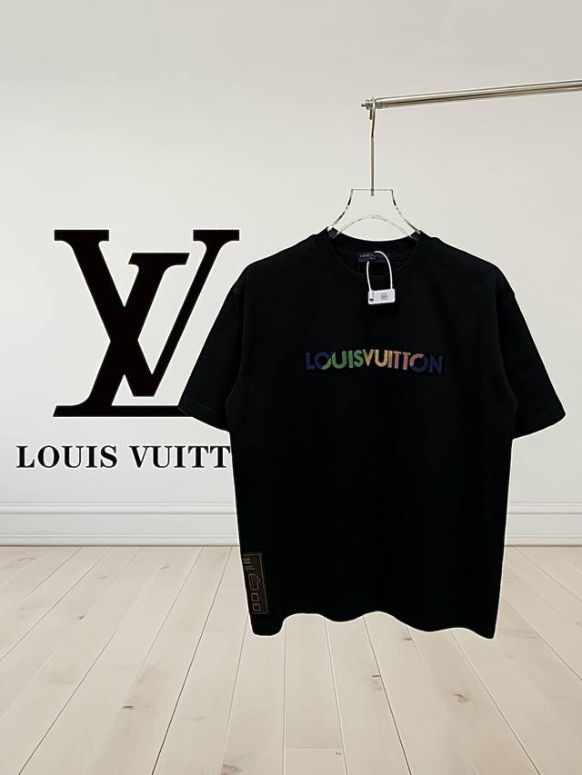 高版本] Louis Vuitton*路易威登 渐变牙刷绣标识字母短袖T恤 *采用280克高克重双纱纯棉面料 此面料厚实挺括 穿着既保暖又舒适 成衣普洗 喜欢高