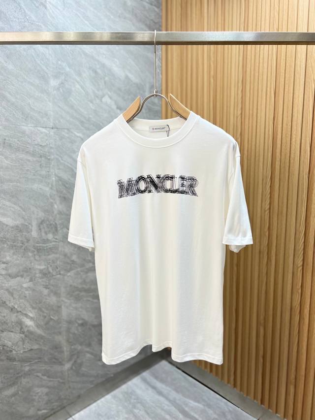Moncler 蒙口 2025最新款潮牌情侣款，经典Logo印花圆领T恤，春夏新品！高品质280克纯棉面料，时尚百搭经典潮款 ，穿着舒适，透气 时尚，不失个性，