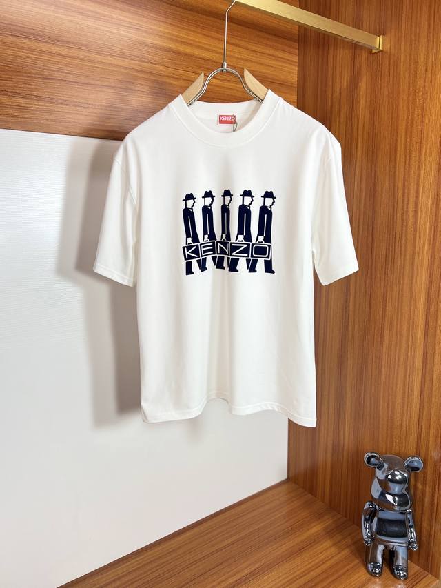 Kenzo 2025最新款潮牌情侣款，经典Logo印花圆领T恤，春夏新品！高品质280克纯棉面料，时尚百搭经典潮款 ，穿着舒适，透气 时尚，不失个性， 帅气有型