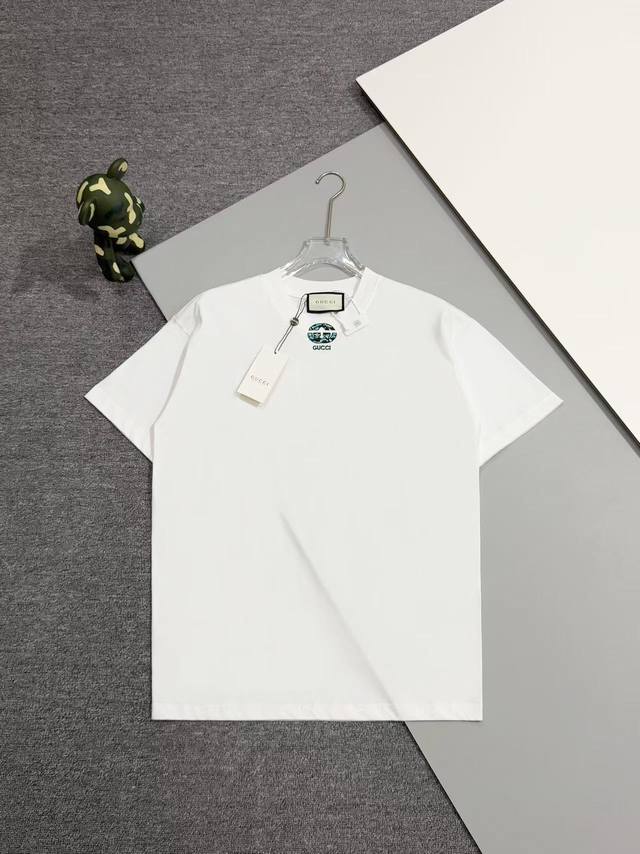高顶级 Gucci 古驰领下刺绣后幅印发泡双G英文Cogo圆领短袖T恤对版面料280克双纱高克重百分百精梳纯棉 提前做过预缩水1×1双纱洗水，都不会变形 男女同