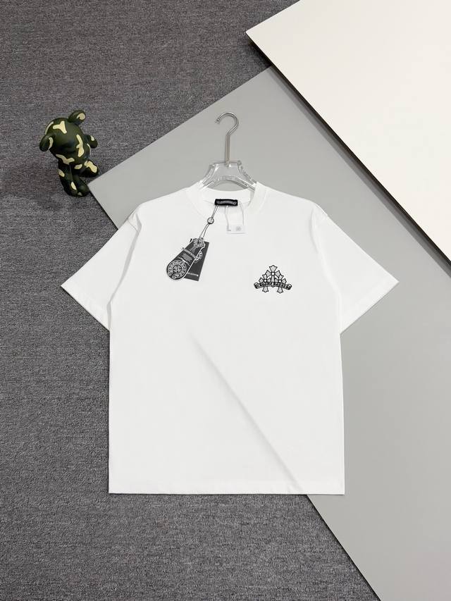 高品质] Chrome Hearts 克罗心 Ss25新款首发最新款短袖圆领T恤 高端订制 设计前卫时尚！品牌Logo前后幅袖口上采用十万针刺绣重工艺设计 高端