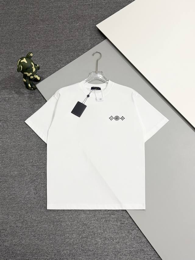 高版本] Louis Vuitton*路易威登 经典标识短袖T恤 *定制280克全棉面料，面料柔软，亲肤舒适 经典图形刺绣 后背图腾老花刺绣将路易威登的经典标志
