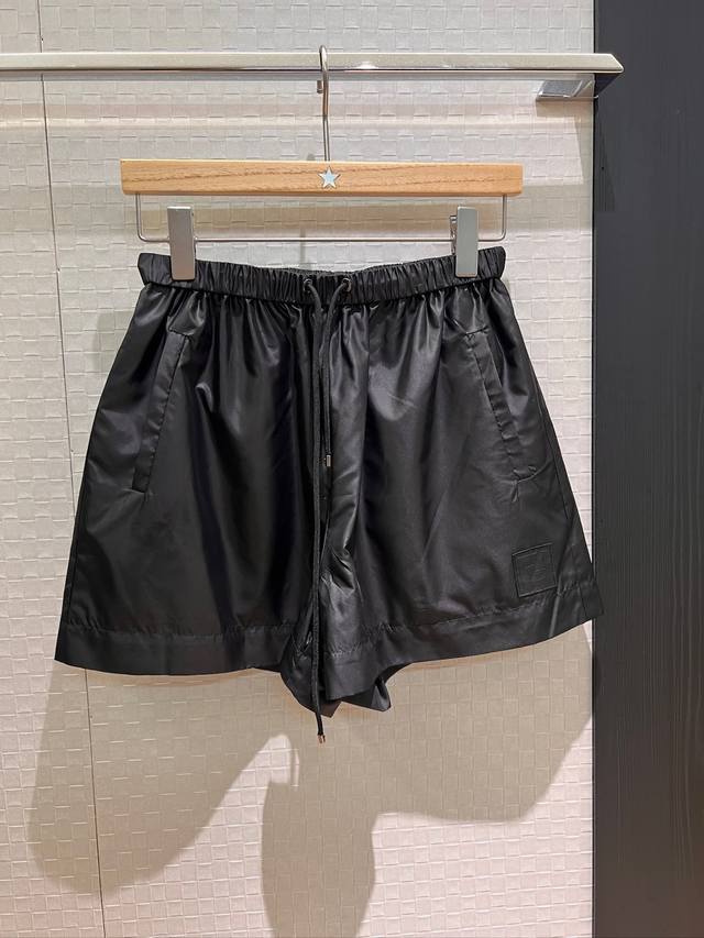 新款松紧腰尼龙运动短裤 双F印花内衬 宽松休闲 搭外套马甲 时尚减龄 裤脚Logo装饰 黑色卡其 Sml