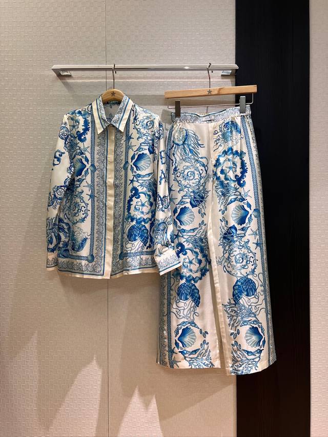 衬衣 裤子 新款 海星贝壳定位印花真丝斜纹衬衣定位花真丝阔腿裤松紧腰 两侧有口袋 美杜莎扣子 Logo标签装饰 气质减龄 可一套或分开搭 黄色蓝色粉色 S-Xl