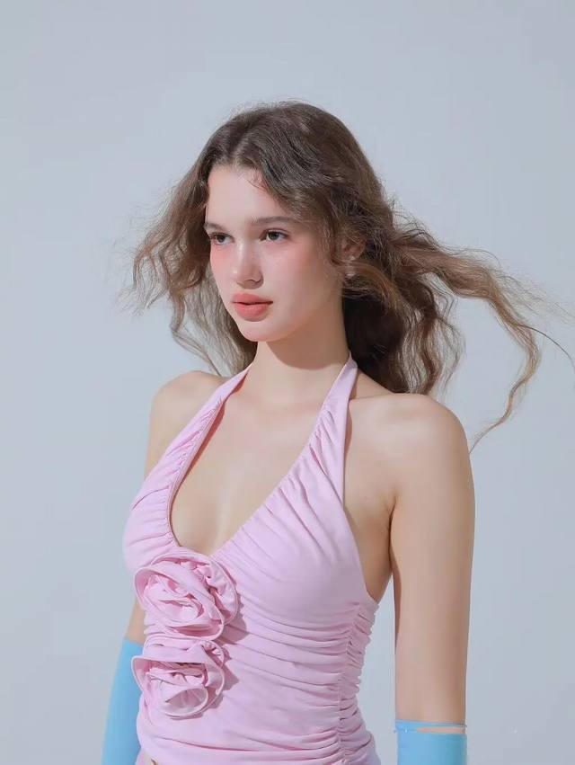 手工钉花收褶挂脖上衣！Sml
