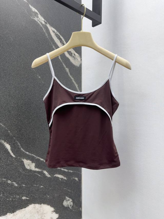 Miu 25Ss 春夏新品高弹力撞色吊带小背心 面料柔软细腻光滑超适合夏天 高级撞色而不失时尚 修身弹力版型量身定做般的舒适 时髦洋气万能百搭的一款 减龄少女风