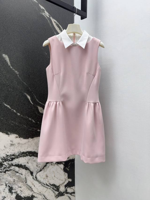 小众设计 25Ss 春夏新品法式赫本风衬衫领假两件无袖连衣裙 令人心动的温柔嫩粉色上身太美了 立体收腰塑造完美身材比例 妥妥的娇俏千金感 可盐可甜优雅女人味 日