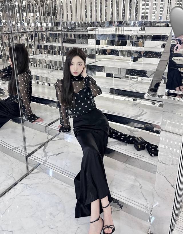圣罗兰Ysl*新款 高端定制100%桑蚕丝面料、性感透视时尚波点印花蝴蝶结飘带堆堆领宽松长袖真丝衬衣！波点黑、净版黑、 S码：肩宽41，胸围98，袖长63，衣长