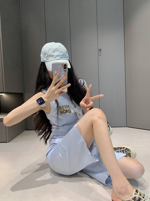 Dio*新款毛巾绒刺绣Logo个性时髦两件套装！Cd金扣V领修身显瘦马甲上衣高腰休闲五分裤中裤！白色、蓝色、 M码：胸围86，前衣长48 53；腰围66，裤长5